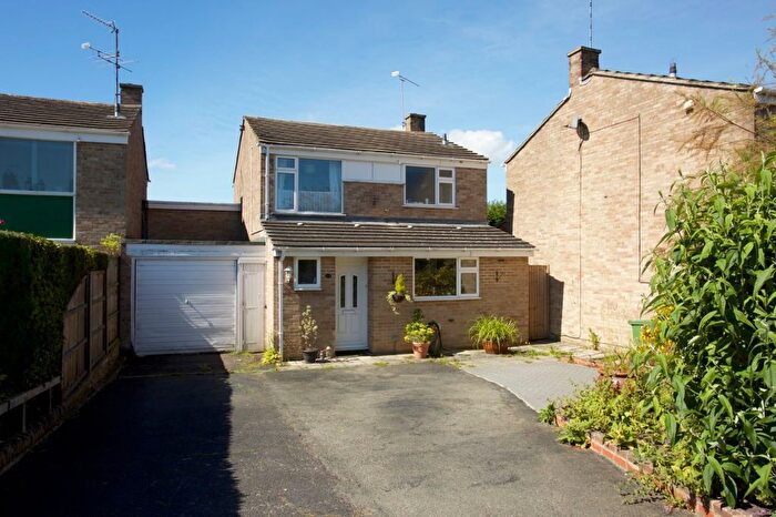 4 Bedroom Detached House To Rent In Bicknell Road, Camberley, Surrey, GU16