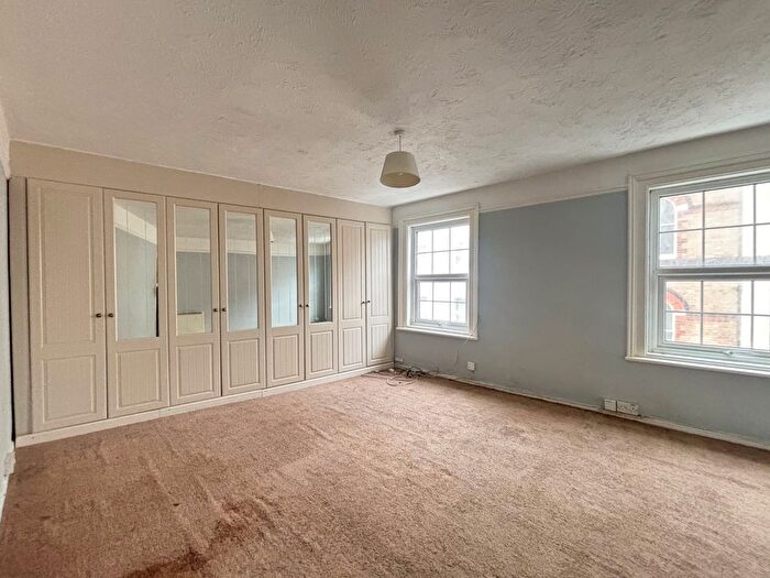 2 Bedroom Flat To Rent In A Station Road, Teignmouth, TQ14