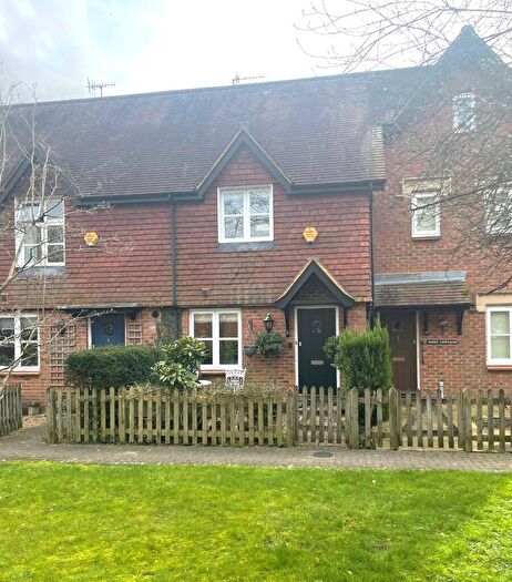 2 Bedroom Cottage To Rent In Wellers Court, GU5