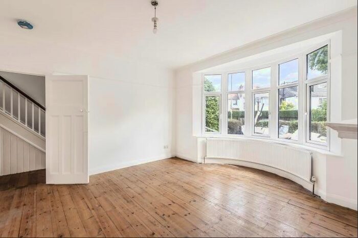 5 Bedroom Flat To Rent In Upper Tooting Park, London, SW17