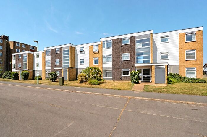 1 Bedroom Flat For Sale In Penstone Park, Lancing, West Sussex, BN15
