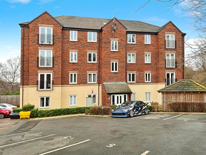 2 Bedroom Apartment For Sale In Whitstable Mews, Leeds, LS12