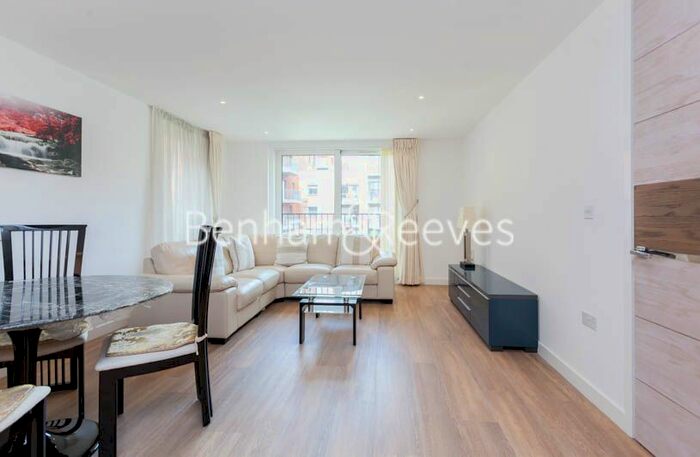 3 Bedroom Flat To Rent In Mary Rose Square, Surrey Quay, SE16