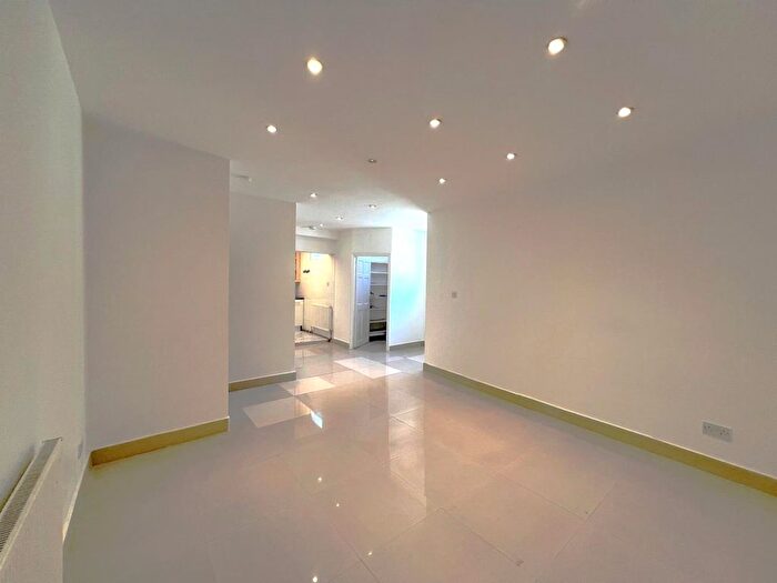 2 Bedroom Flat To Rent In Bulwer Road, London, N18