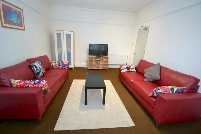 7 Bedroom Semi-Detached House To Rent In Musters Road, West Bridgford, NG2