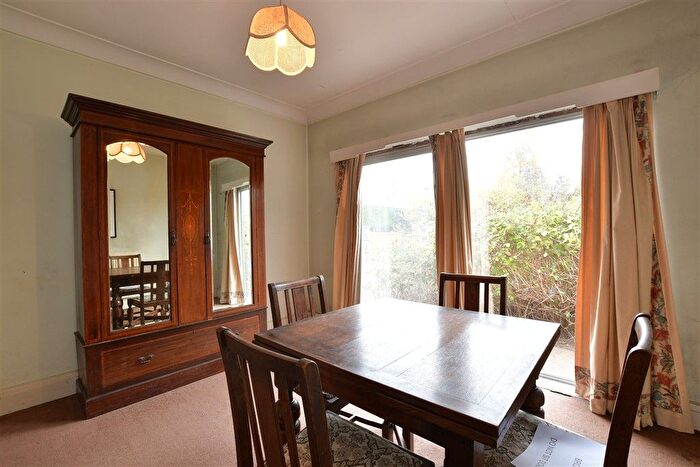 3 Bedroom Detached House For Sale In Rockingham Avenue, Hornchurch, Essex, RM11