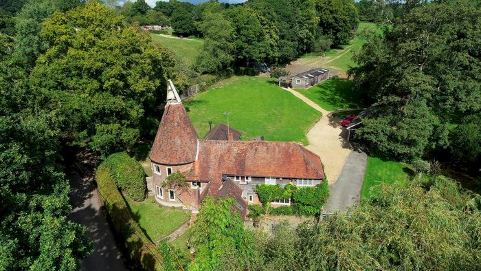 5 Bedroom Property For Sale In Framfield Road, Buxted, TN22