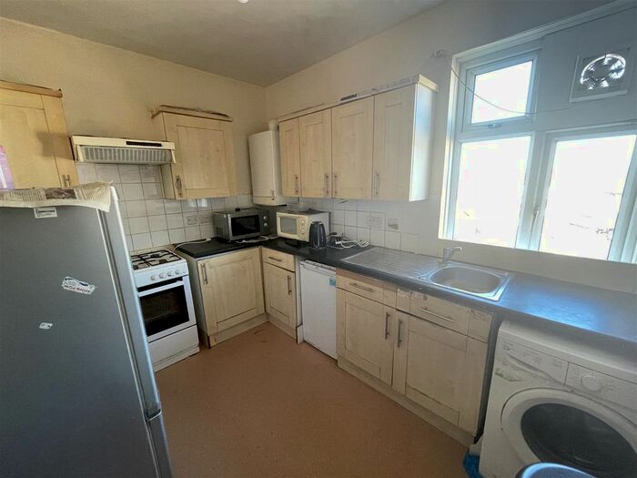 2 Bedroom Flat To Rent In South Road, Southall, UB1