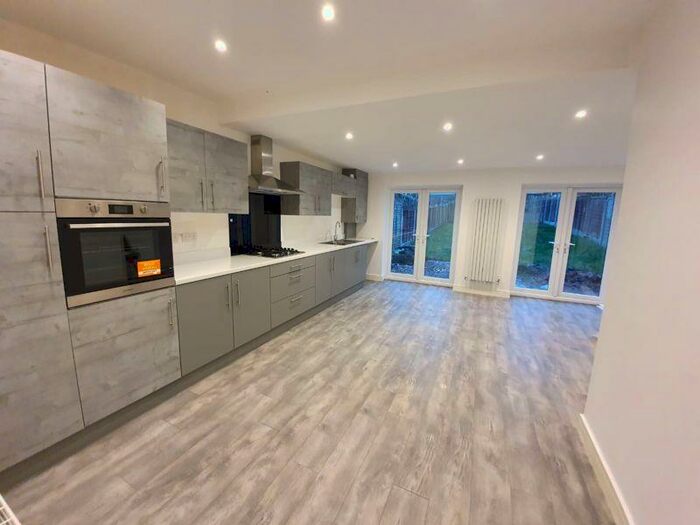 3 Bedroom Semi-Detached House To Rent In Warley Road, Oldbury, B68