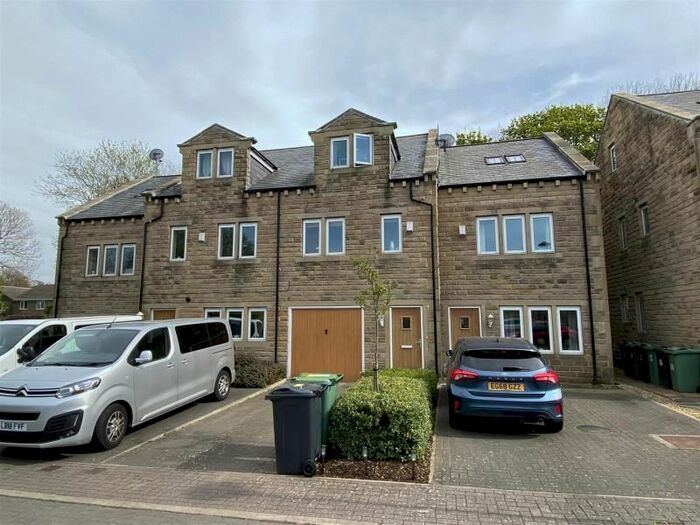 3 Bedroom Town House To Rent In Towngate Fold, Meltham, Holmfirth, HD9