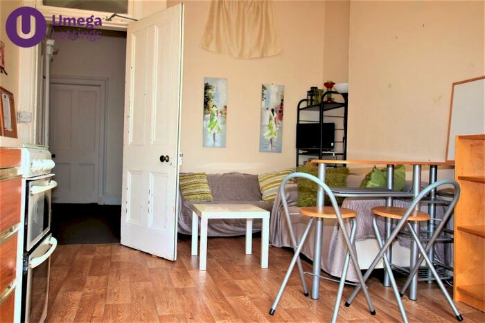 4 Bedroom Flat To Rent In Marchmont Crescent, Edinburgh, EH9