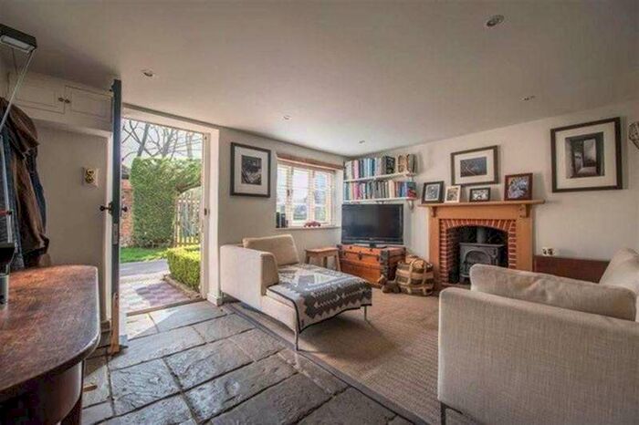 2 Bedroom House To Rent In School Lane, RG9