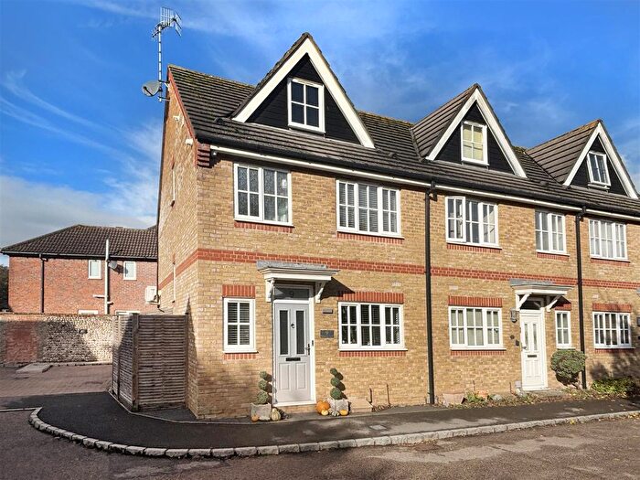 3 Bedroom End Terrace House For Sale In Balmoral Close, Rustington, BN16