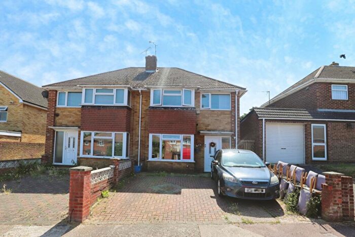 3 Bedroom Semi Detached House For Sale In Windmill Street, Rochester, Kent, ME2