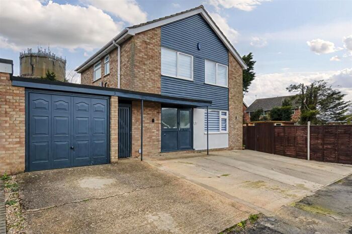 3 Bedroom Detached House For Sale In St. Marks Close, Rushden, NN10