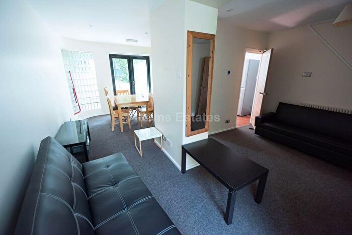 5 Bedroom End Of Terrace House To Rent In Foxhill Road, Reading, RG1