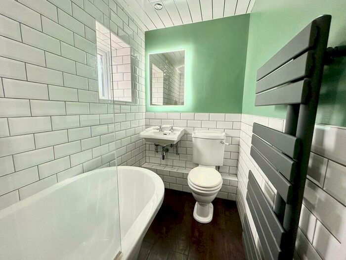 2 Bedroom Cottage To Rent In Womersley Place, Stanningley, LS28