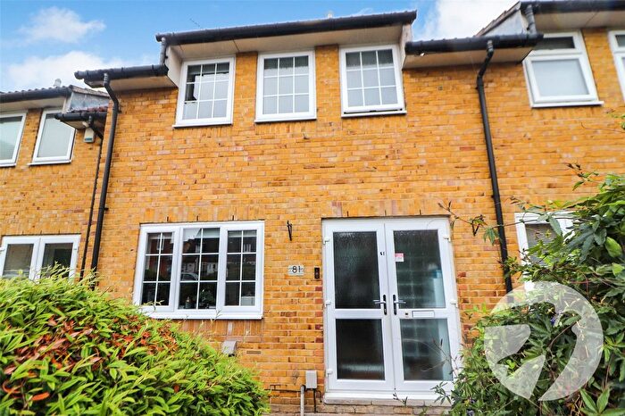3 Bedroom Semi-Detached House For Sale In Shearwood Crescent, Crayford, Dartford, DA1