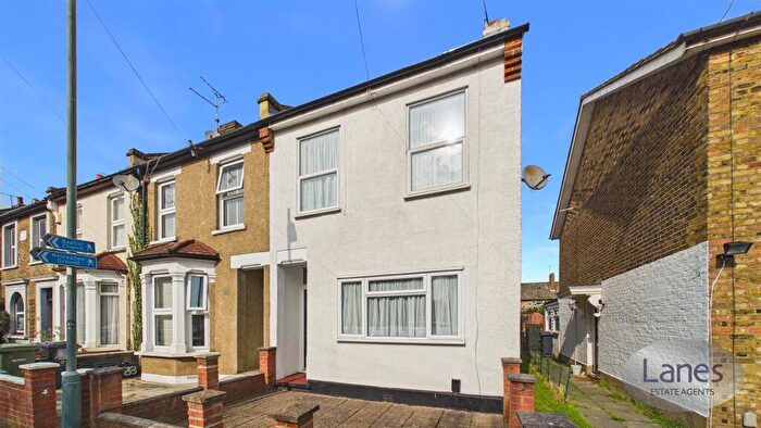 3 Bedroom End Of Terrace House For Sale In Eleanor Road, Waltham Cross, EN8