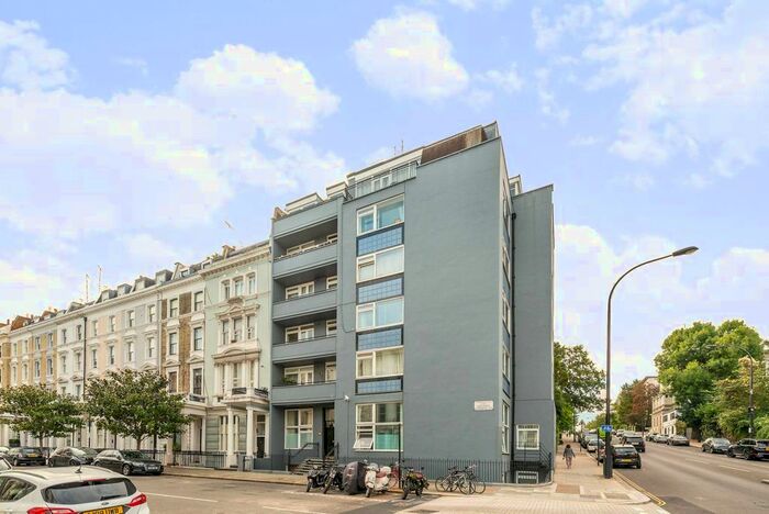 2 Bedroom Flat To Rent In Arundel Gardens, Notting Hill, London, W11