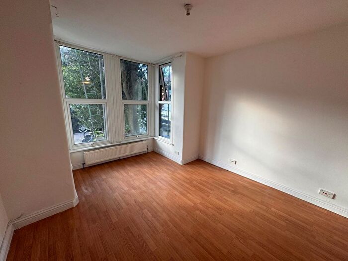 2 Bedroom Flat For Sale In Valentines Road, Ilford, Essex, IG1