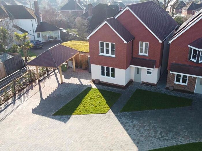 4 Bedroom Detached House For Sale In Upper St Michaels Road, Aldershot, GU11