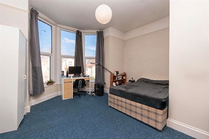 3 Bedroom Flat To Rent In B, Cotham Brow, Cotham, BS6