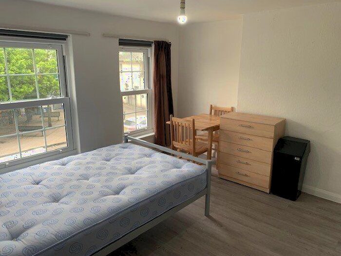 Studio To Rent In New Parade, High Street, Yiewsley, West Drayton, UB7