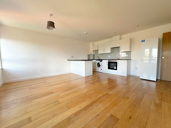 2 Bedroom Apartment To Rent In Rothesay Road, Luton, LU1