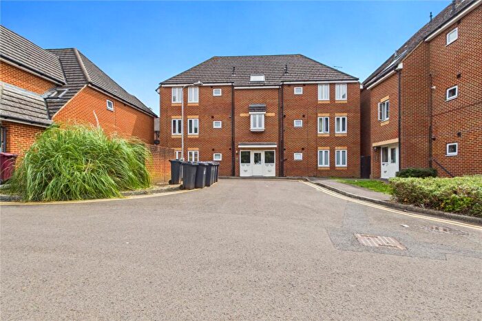 2 Bedroom Apartment For Sale In Shilling Close, Tilehurst, Reading, Berkshire, RG30