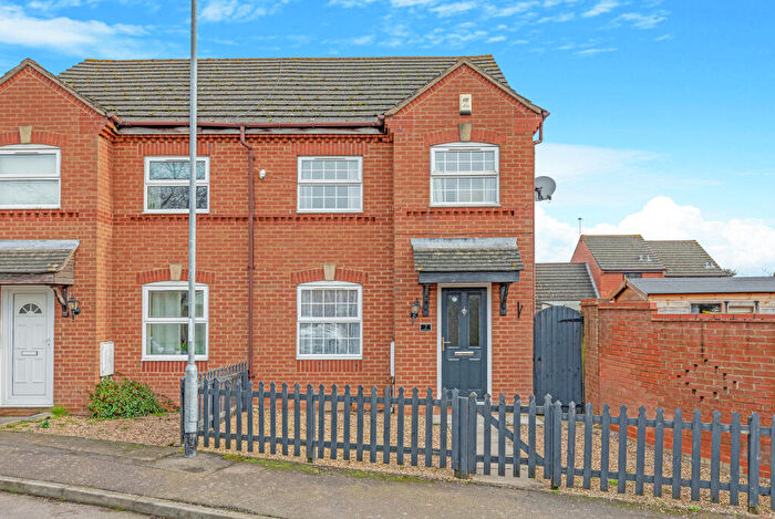 3 Bedroom End Of Terrace House For Sale In Blenheim Way, Kettering, Northamptonshire, NN15