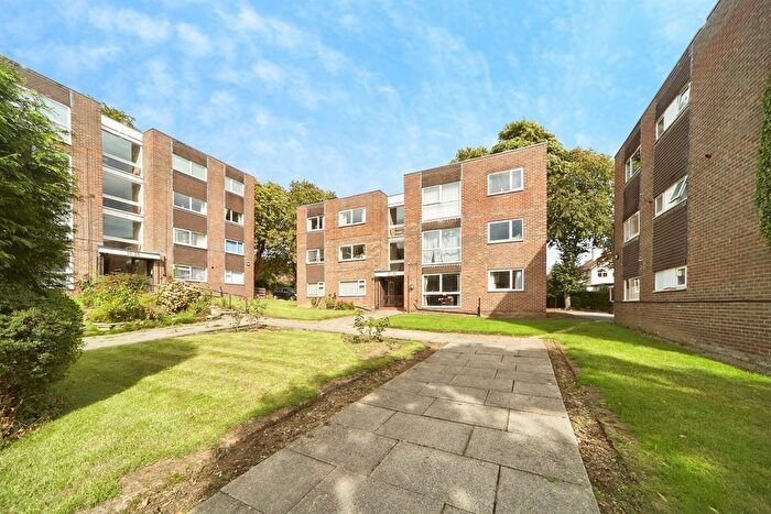 1 Bedroom Flat For Sale In Kingsway Court, Leeds, LS17