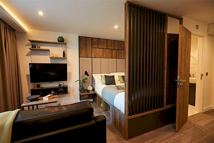 Apartment To Rent In Apt, Live Oasis St Albans Place #, LS2