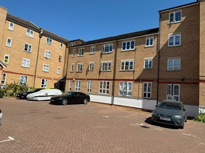 2 Bedroom Flat To Rent In Wheatsheaf Close, London, E14
