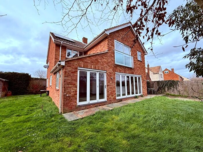 4 Bedroom Detached House To Rent In Tabors Avenue, Great Baddow, Chelmsford, CM2