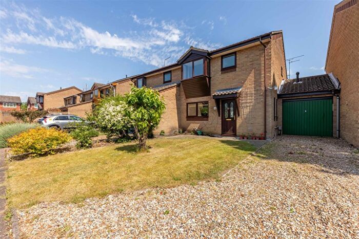 3 Bedroom Semi Detached House For Sale In Aylesbury Close, Norwich, NR3