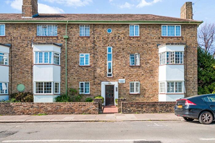 2 Bedroom Flat For Sale In Cranbrook Court, Somerset Road, TW8