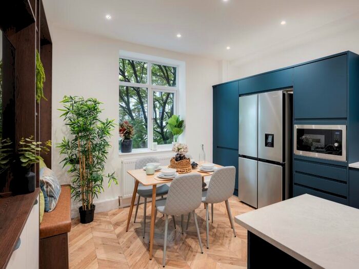 Apartment To Rent In Apt, Yelland House #, BS1