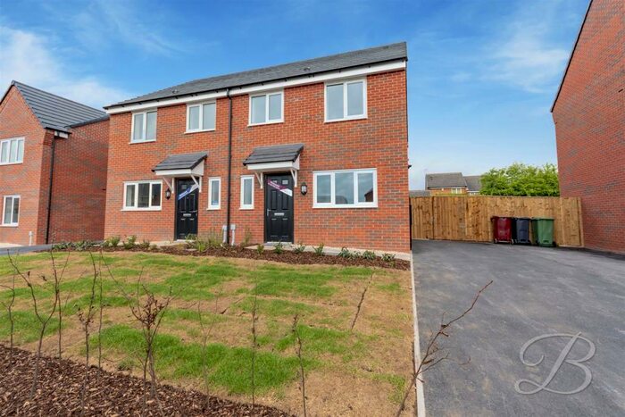 3 Bedroom Semi-Detached House To Rent In Piper Street, Shirebrook, NG20