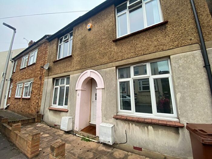 4 Bedroom Terraced House To Rent In Sidney Road, Rochester, ME1