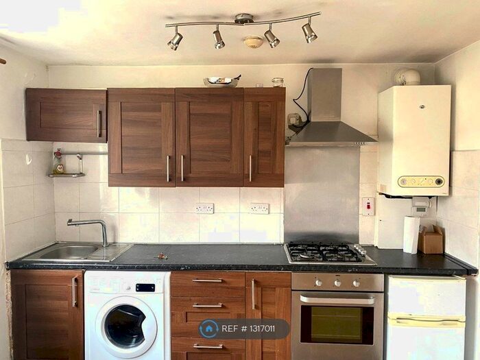 1 Bedroom Flat To Rent In Mare Street, London, E8