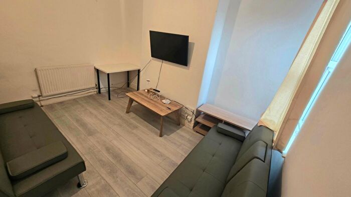 5 Bedroom Terraced House To Rent In Laindon Road, Manchester, M14