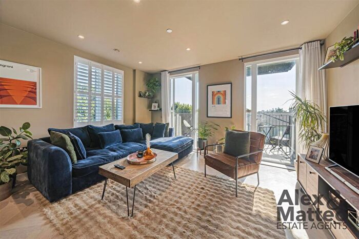 2 Bedroom Flat For Sale In Holly Tree Apartments, Bermondsey, SE16