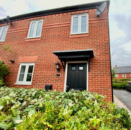 3 Bedroom Mews To Rent In Hardings Wood Avenue, Sandbach, CW11