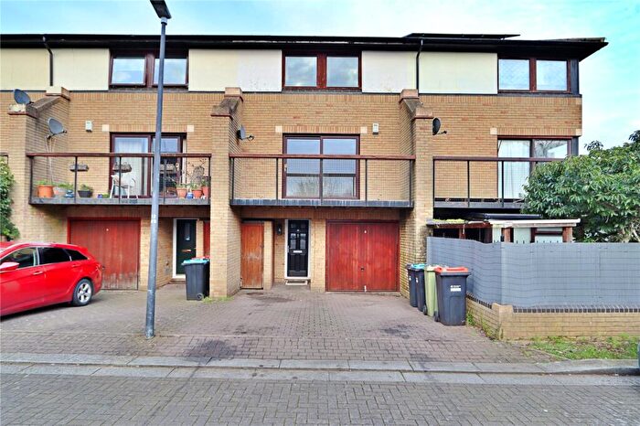 4 Bedroom Terraced House For Sale In Adelphi Street, Campbell Park, Buckinghamshire, MK9
