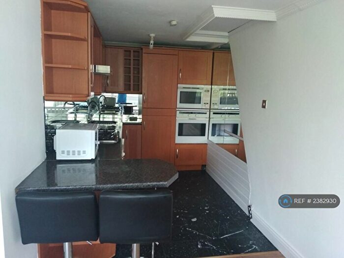 Studio To Rent In Farnham Road, Slough, SL2