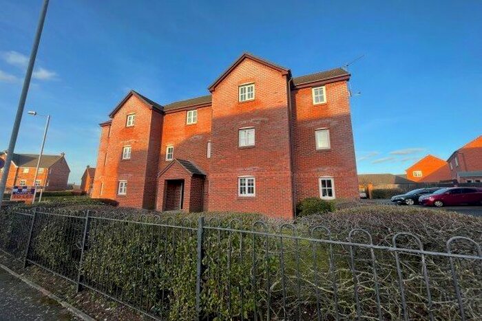 2 Bedroom Flat To Rent In Burwaye Close, Lichfield, WS13