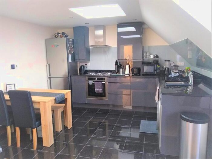 1 Bedroom Flat To Rent In High Road, East Finchley, N2