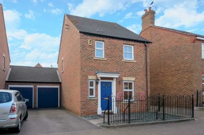 3 Bedroom Link Detached House To Rent In Chalford Way, Aylesbury, HP19