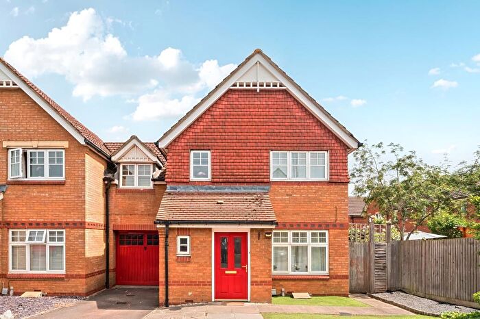 3 Bedroom Semi Detached House For Sale In Clonmel Close, Reading, RG4